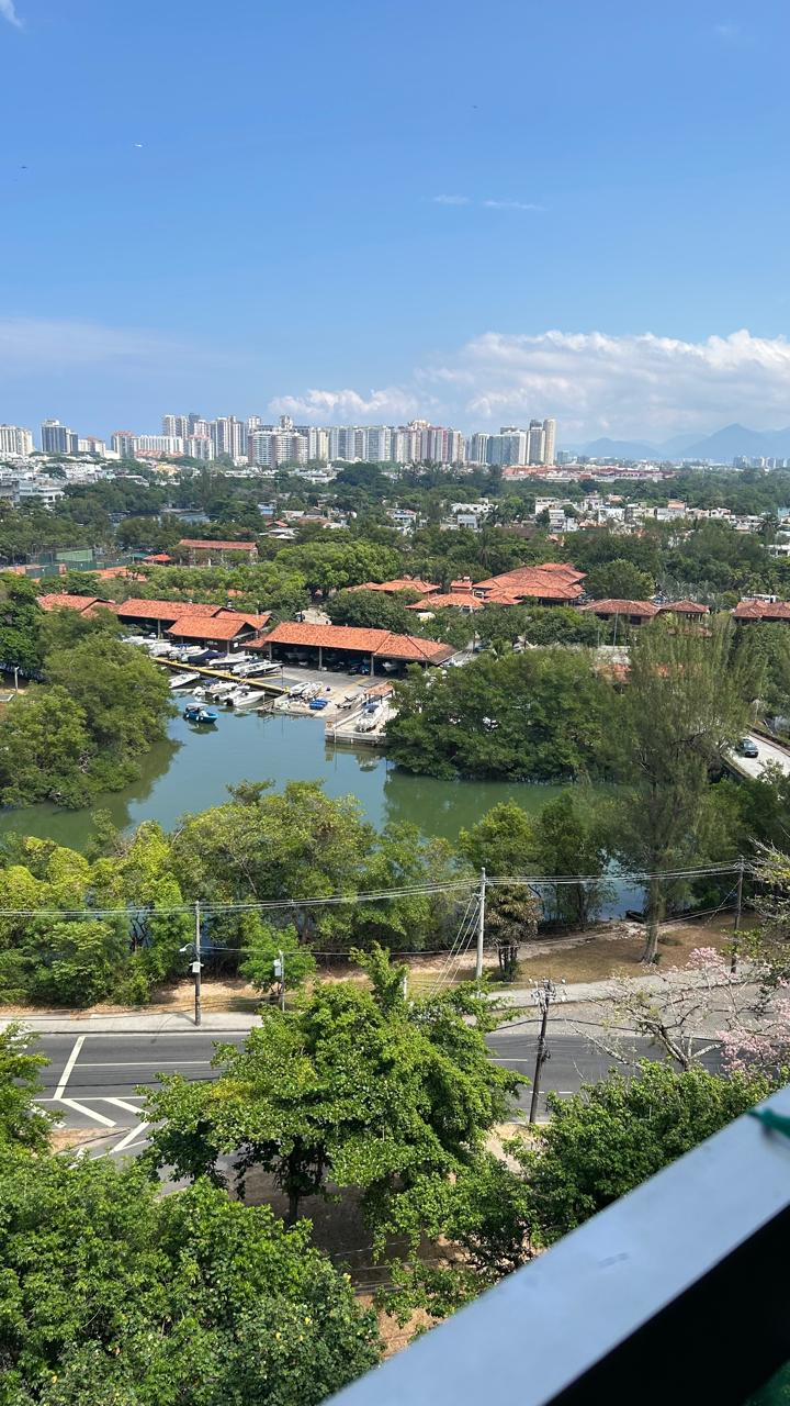 Vista de andar alto do apartamento no Atlântico Golf Absolut Design, na Barra da Tijuca, com canal, marina e área verde